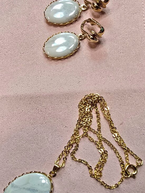 Unknown Jewelry - Vintage Gold Tone Iridescent Faux Opal Cabochon Pendant Necklace Clip-On Earring
